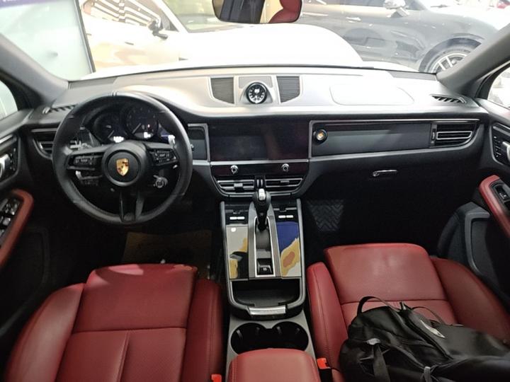 2022 Macan T 2.0T photo 3
