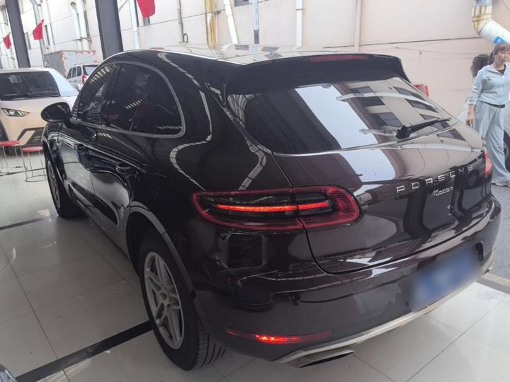 2017 Macan 2.0T photo 4