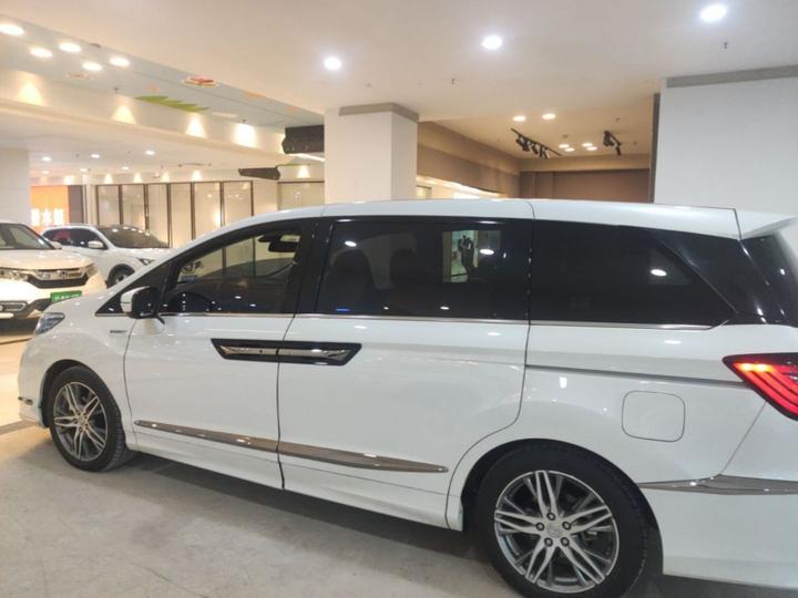 Elysion 2019 2.0L Hybrid Luxury photo 3