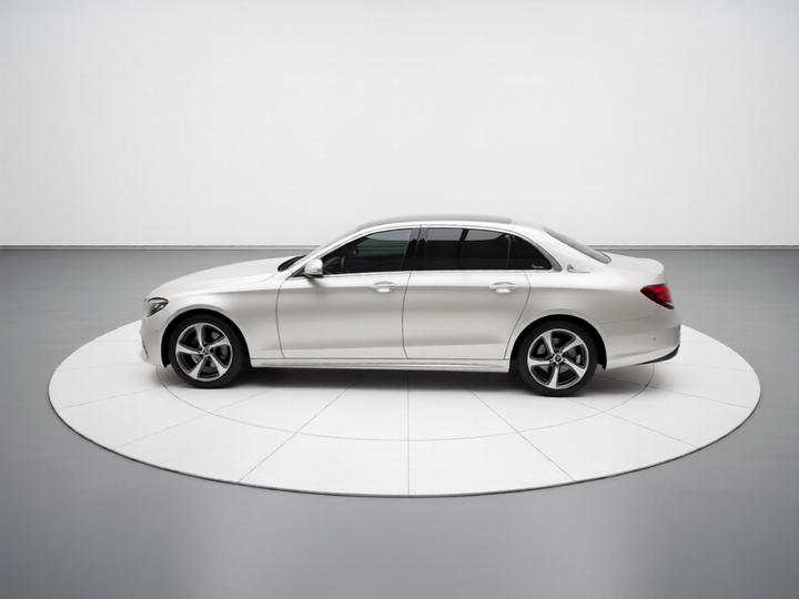 E-Class 2017 E 300 L Sport Luxury photo 3