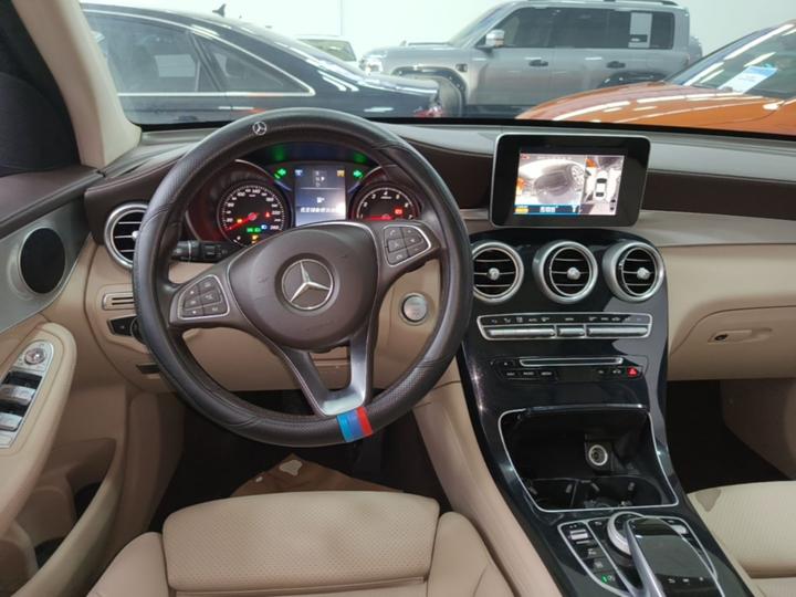 GLC 2017 GLC 200 4MATIC photo 6