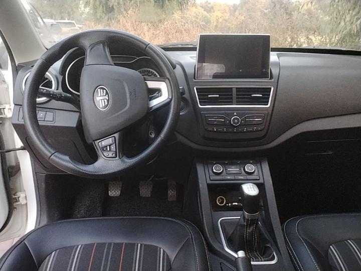 Bestune X40 2017 1.6L MT Luxury photo 6