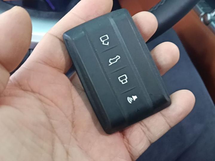 700 EV 2024 Hi4-T photo 8