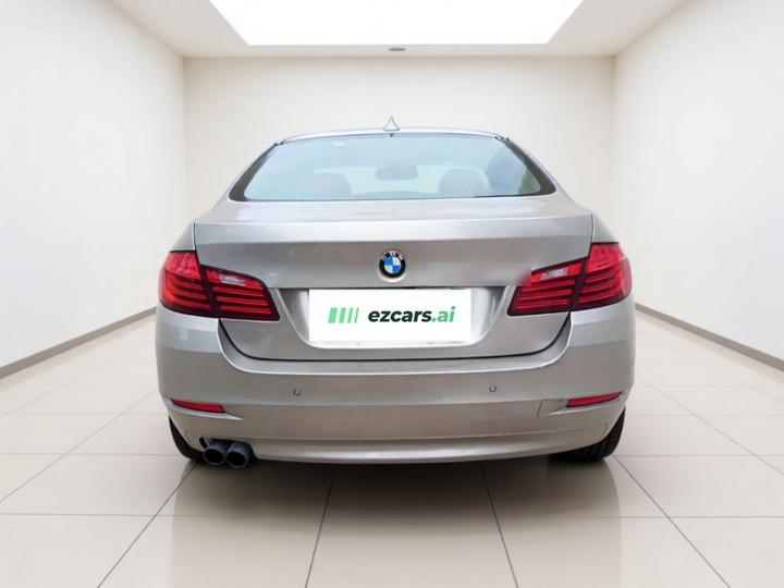 5 Series 2017 525Li Leading photo 5