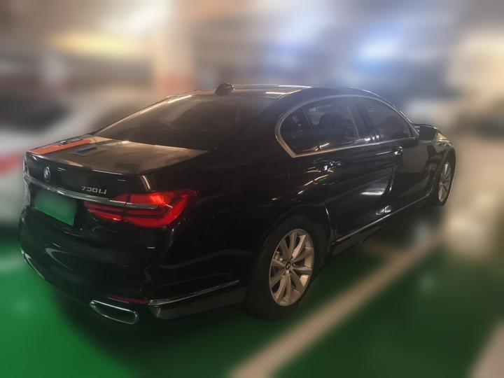 7 Series 2017 730Li Luxury photo 6