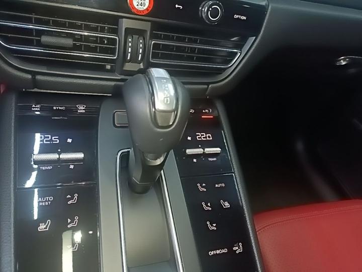 2022 Macan 2.0T photo 5