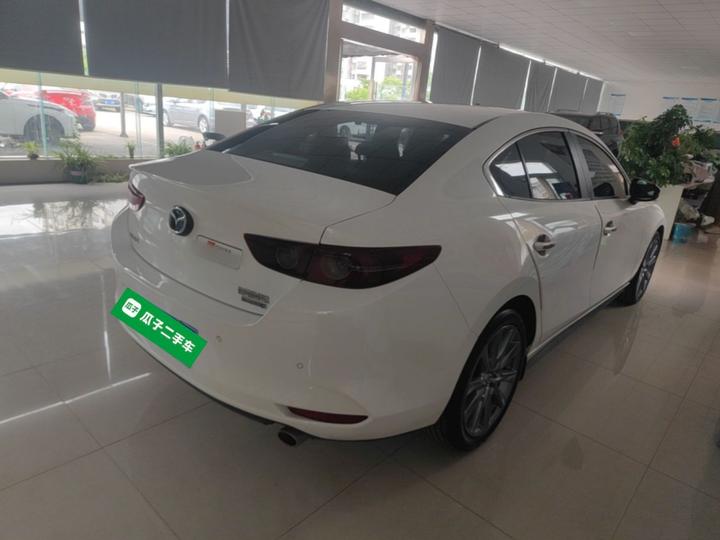 3 Axela 2023 2.0L AT photo 4