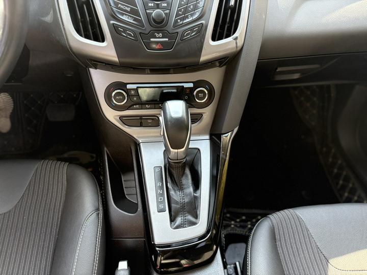 Focus 2012 Hatchback 1.6L AT photo 5