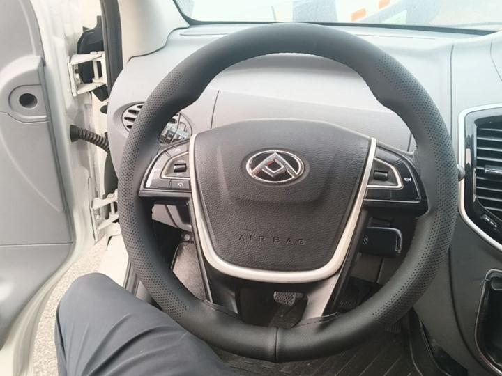 MAXUS V80 2019 2.5T Classic 6 MT Short Wheelbase 5/6-Seater photo 6