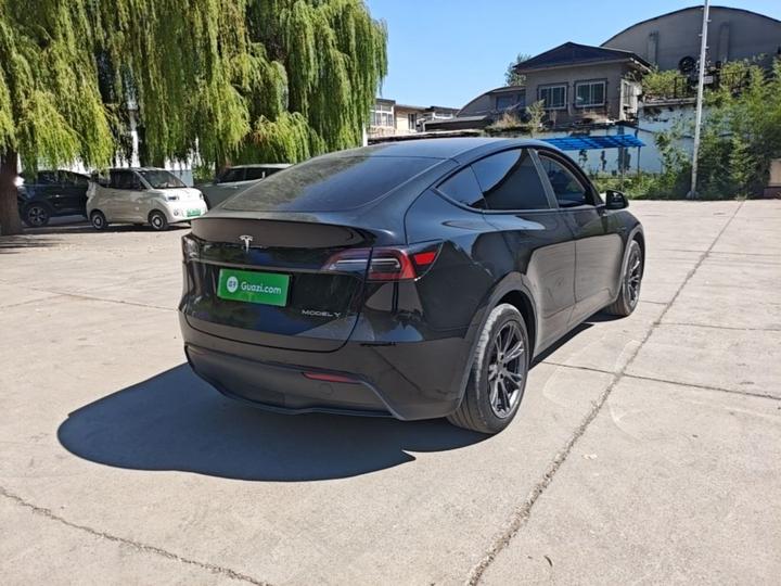 Model Y 2023 RWD photo 6