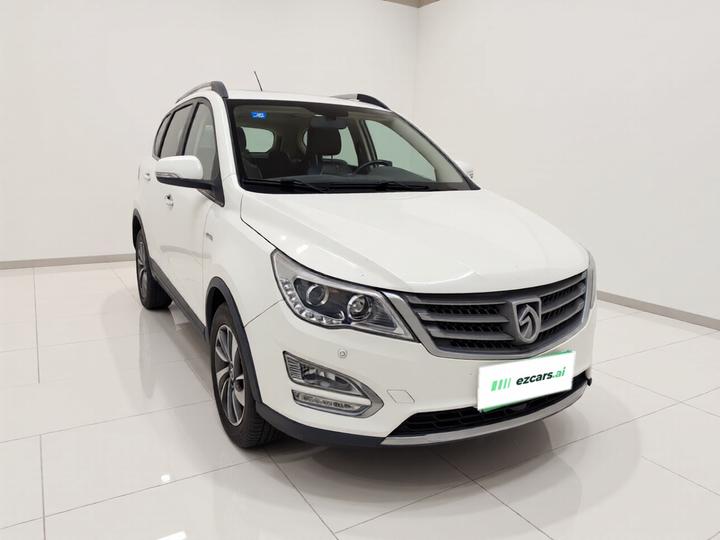 560 2015 1.8L MT Luxury photo 3