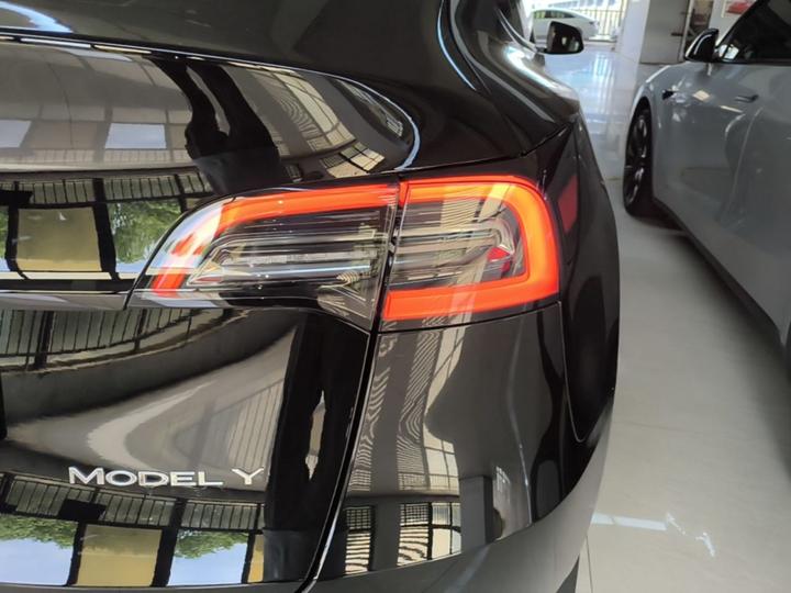 Model Y 2023 RWD photo 7