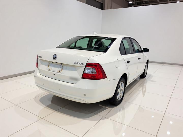 Rapid 2015 1.6L AT photo 6