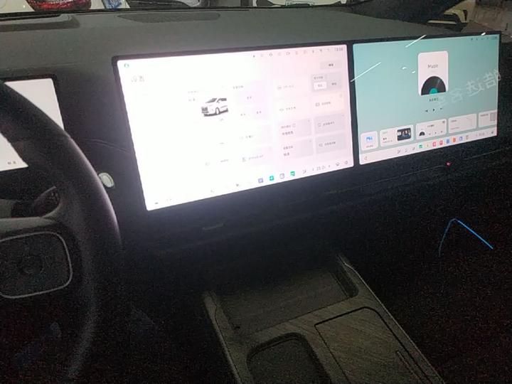 2025 AWD 8 photo 8
