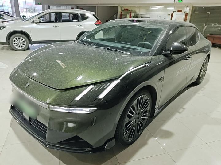 10 EM-P 2025 240 AWD Ultra Sport