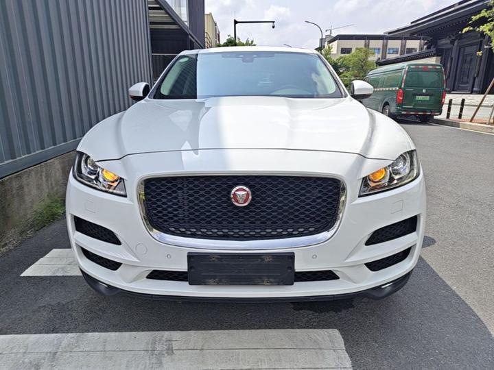 F-PACE 2016 2.0T RWD Exclusive photo 2
