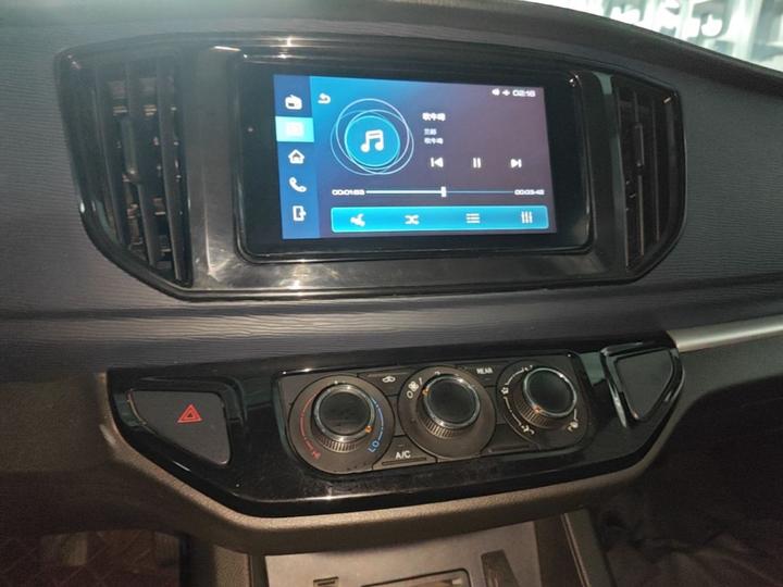 Lingzhi 2023 M5L 1.6L 7-Seater photo 8