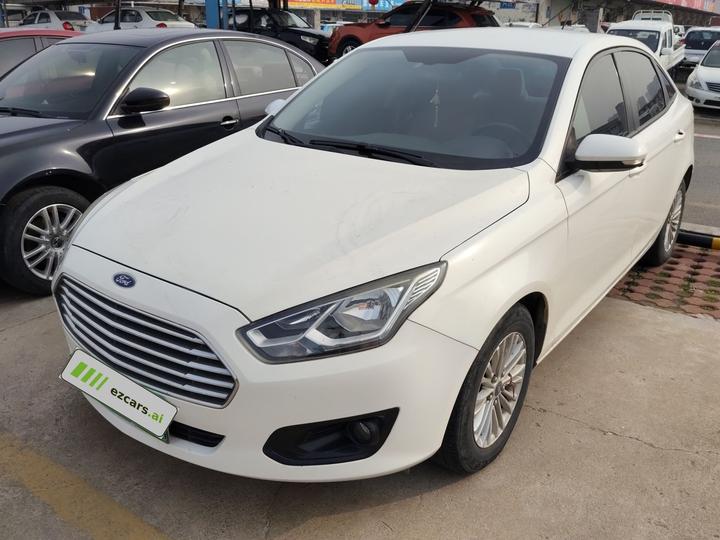 Escort 2015 1.5L MT Comfort