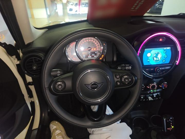 2020 1.5T ONE 5-Door photo 6