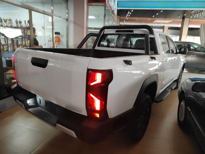 Vantas R08 2025 2.3T 8AT 2WD Diesel photo 4