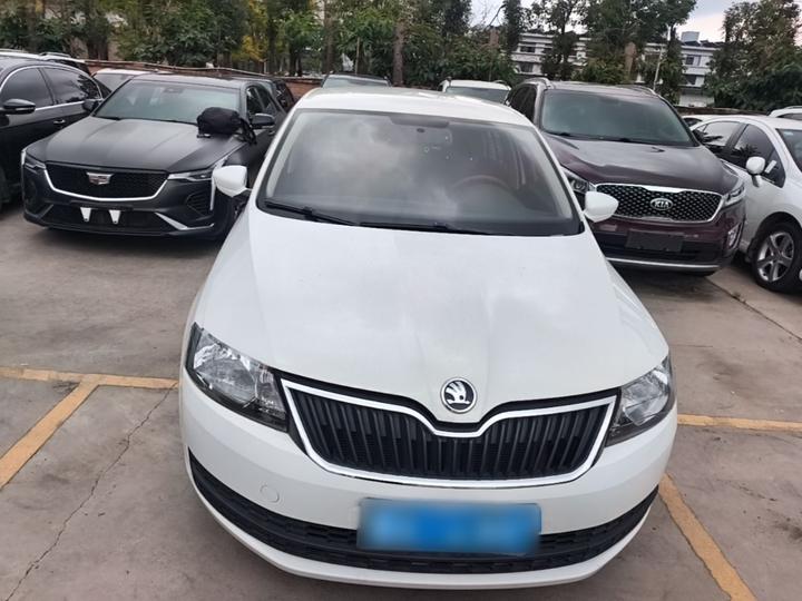 Rapid Spaceback 2016 Facelift 1.6L MT photo 2