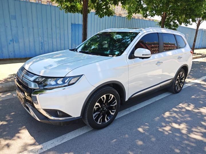 Outlander 2020 2.4L AWD Enjoy 7-Seater