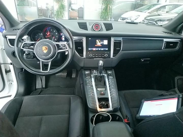 2017 Macan 2.0T photo 5