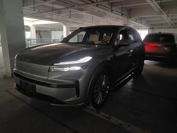 L90 2025 Ultra 6-Seater 60