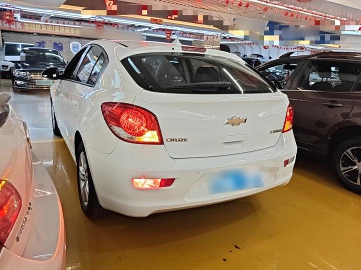 2013 Hatchback 1.6L AT Luxury photo 4