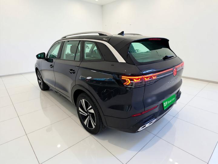 2023 380TSI AWD R-Line photo 4
