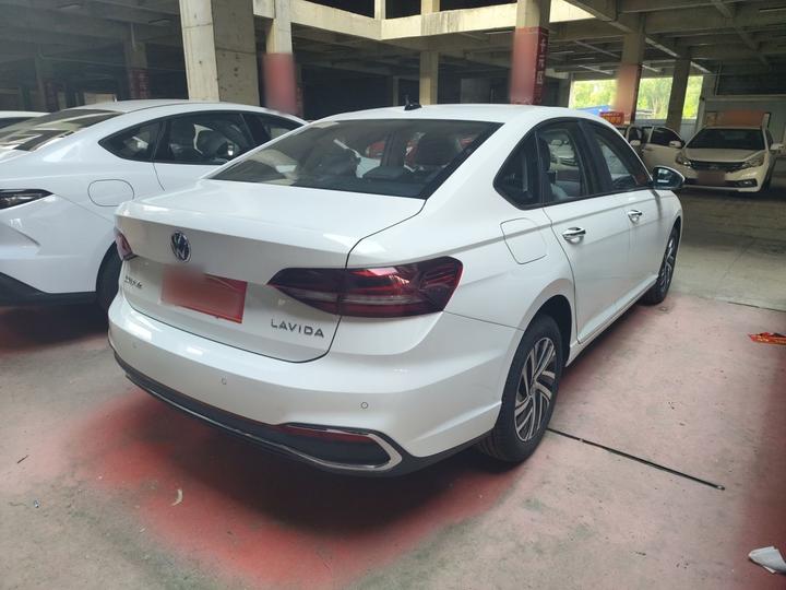 Lavida 2026 1.5L AT photo 4