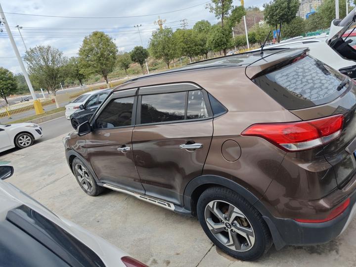 ix25 2017 1.6L AT Smart photo 3