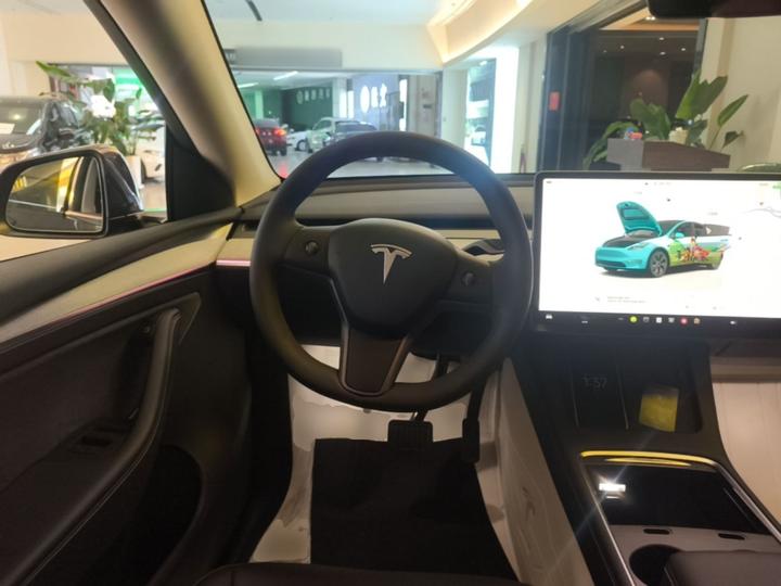 Model Y 2024 RWD photo 6