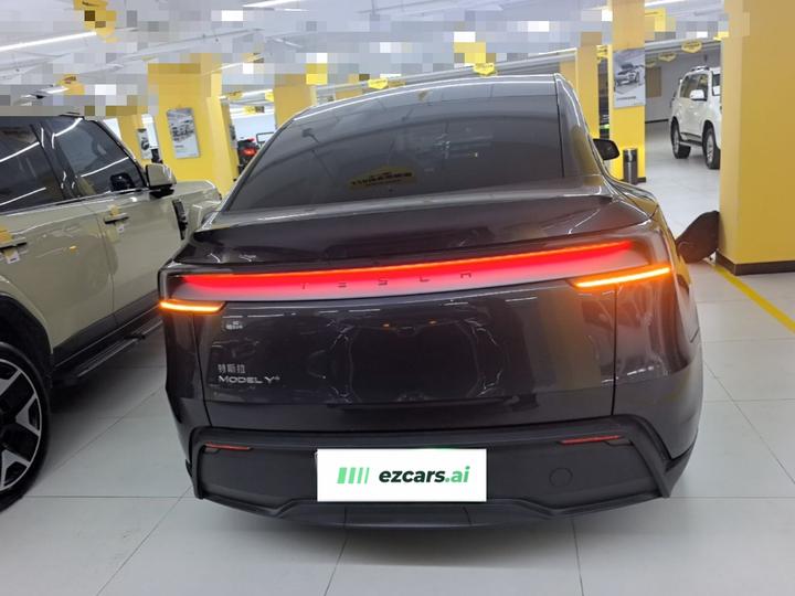 Model Y 2025 RWD photo 3