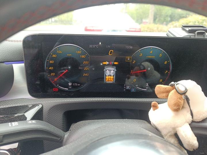 CLA 2022 CLA 200 4MATIC photo 4