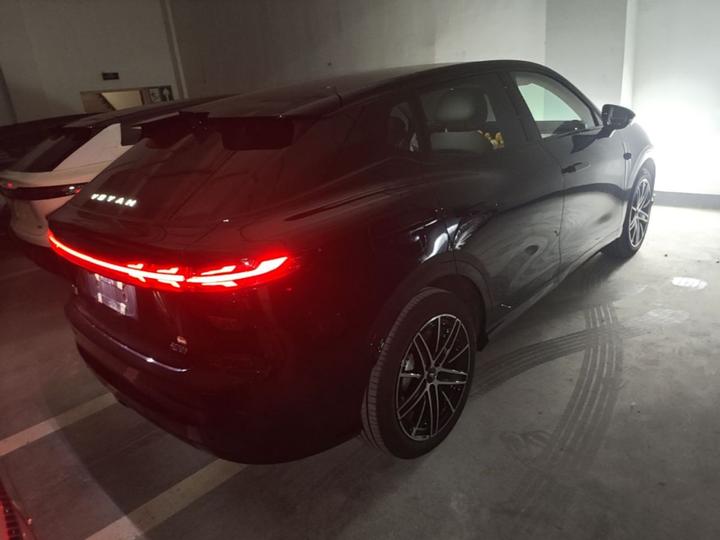 Voyah 2025 AWD Qiankun photo 4