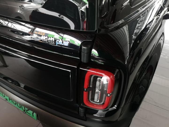 Plus 2025 Smart Premium 5-Seater photo 7