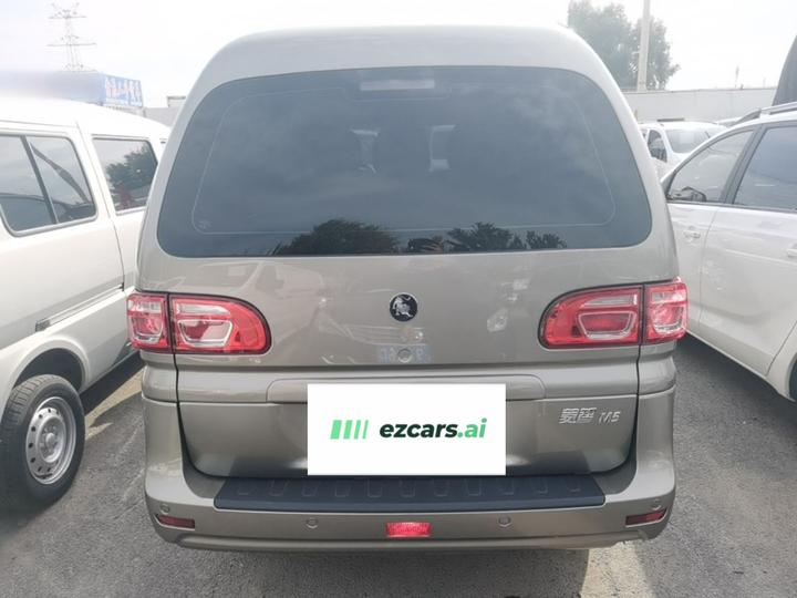Lingzhi 2025 M5 1.6L Short Wheelbase 5-Seater photo 5