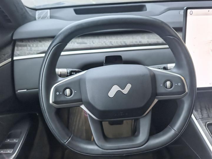 L90 2025 Ultra 6-Seater 60 photo 3