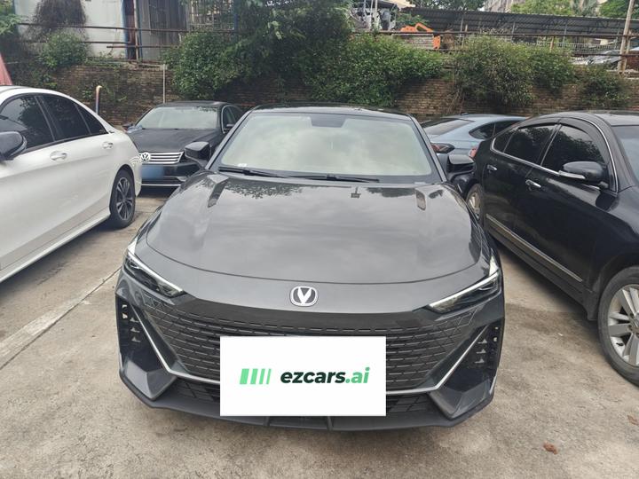 UNI-V 2022 1.5T Premium photo 2