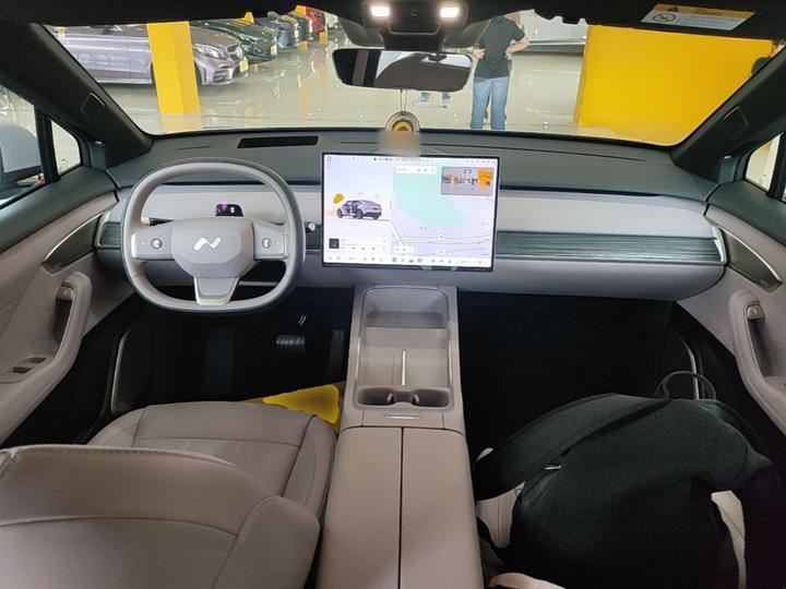 L60 2024 60kWh RWD photo 2