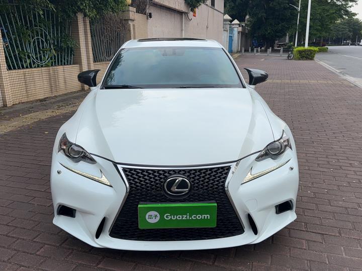 IS 2015 200t F SPORT photo 2