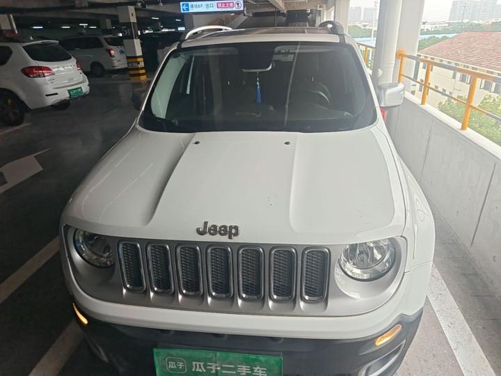 Renegade 2016 1.4T AT Smart photo 2