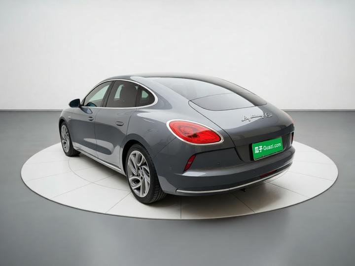 2022 555km Premium photo 4