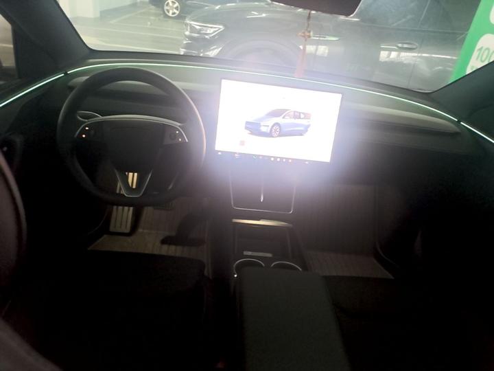 Model Y L 2025 Long Range AWD photo 6