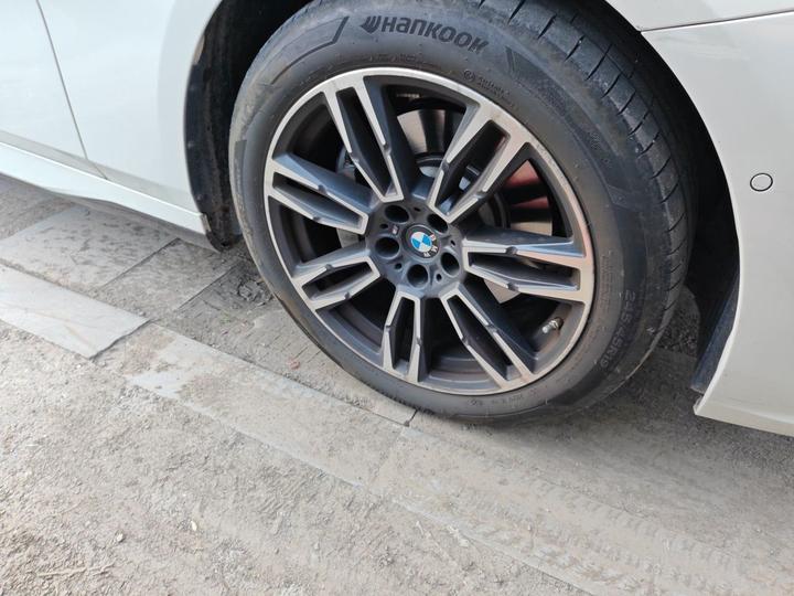 5 Series 2025 530Li Leading M Sport Package photo 8
