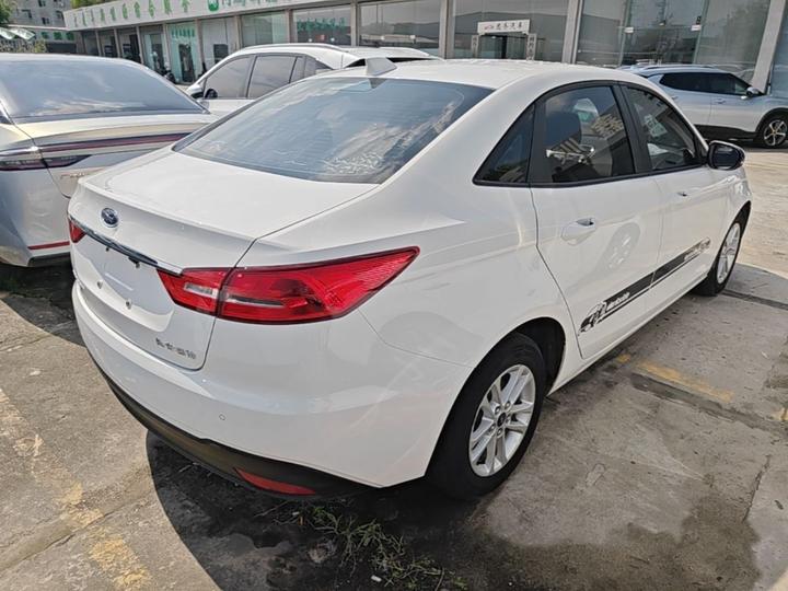 Escort 2019 Facelift 1.5L AT China VI photo 6
