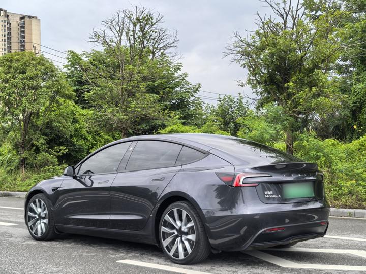 Model 3 2023 RWD photo 4