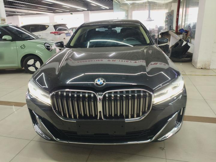 7 Series 2021 730Li Luxury photo 2