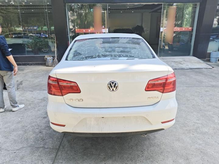 Bora 2015 1.6L AT Comfort photo 5